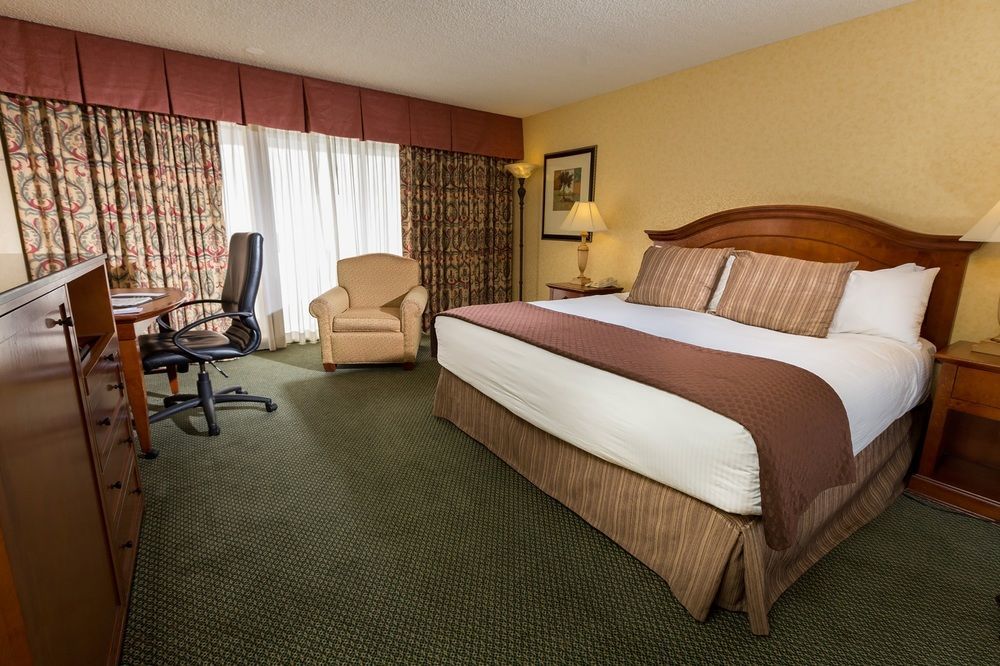 Red Lion Hotel Pasco Airport & Conference Center Exterior photo